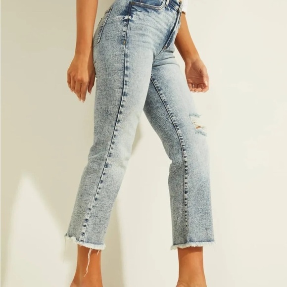 NWT GUESS Ayla Cropped Kick Flare Jeans - Picture 3 of 5